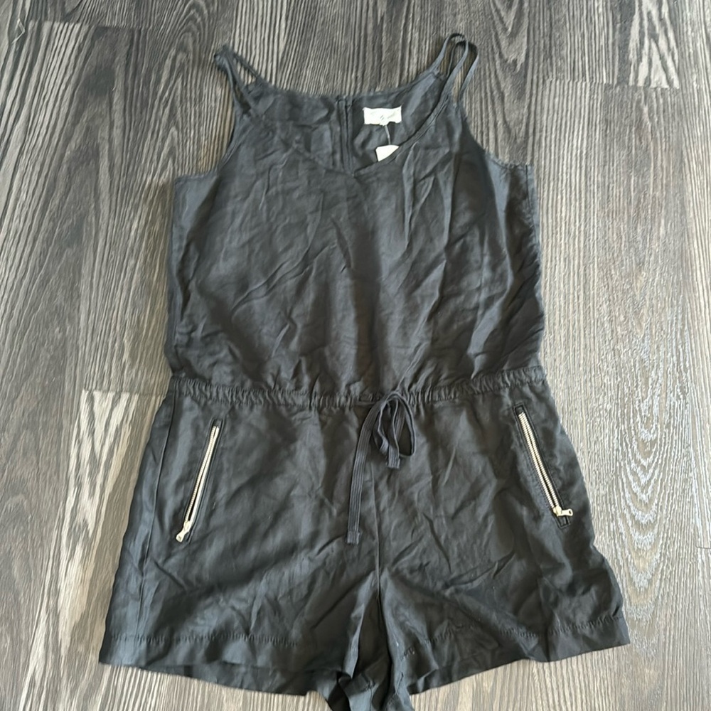 NWT🍍LOU GREY SHORT ROMPER🍍SZ MED🍍PIT TO PIT 18”🍍LENGTH 32”🍍WAIST 18” 3” ins
